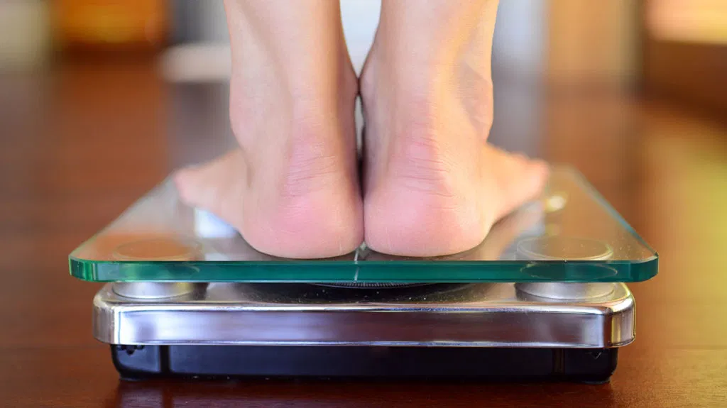 Flexible glass bathroom scale